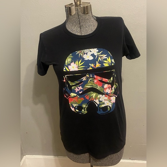 Women’s size medium Star Wars stormtrooper tee - Picture 1 of 5